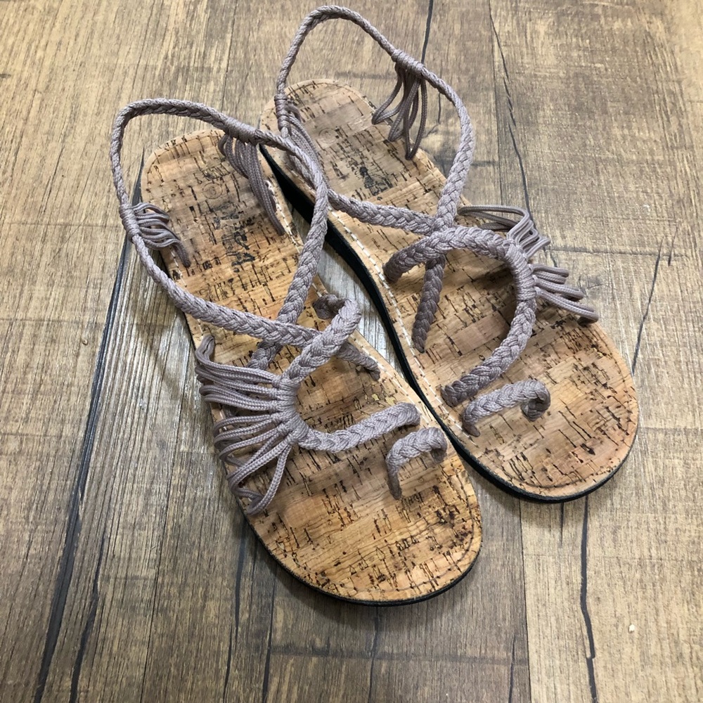 Plaka Flat Palm Leaf Sandals, Women’s 9